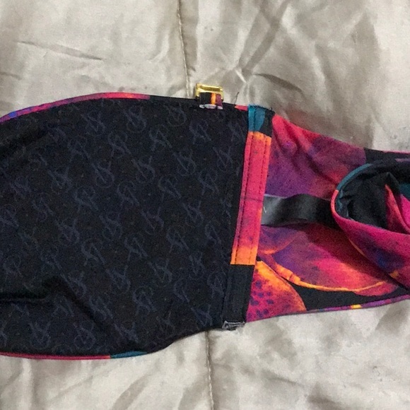 VS Expensive Line Swimsuit - Picture 8 of 8